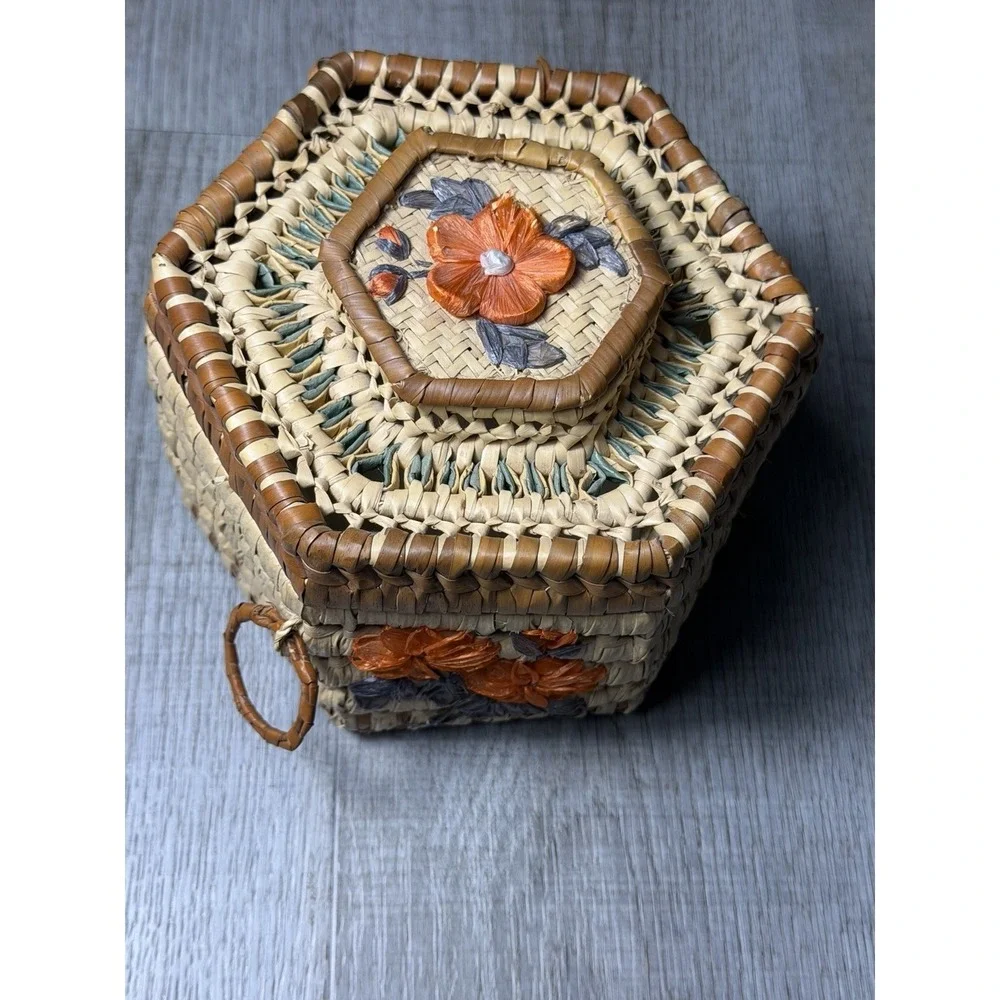 Vintage 1970's‎ Hexagonal straw Woven sewing Basket With Lid Raffia flower